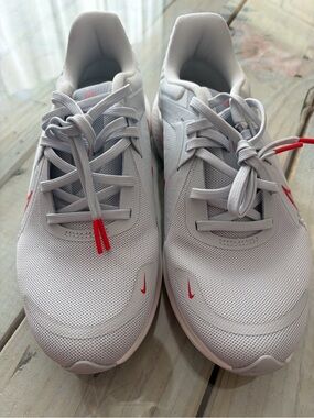 Nike Women’s Quest 5 Running Shoes NWOT Size 8